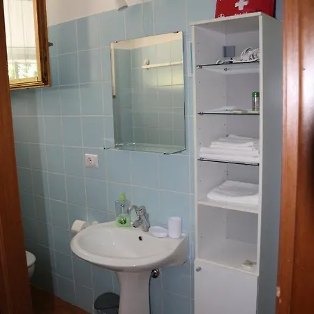 Апартаменты Lake Getaway Da Christine Casa Vacanze *